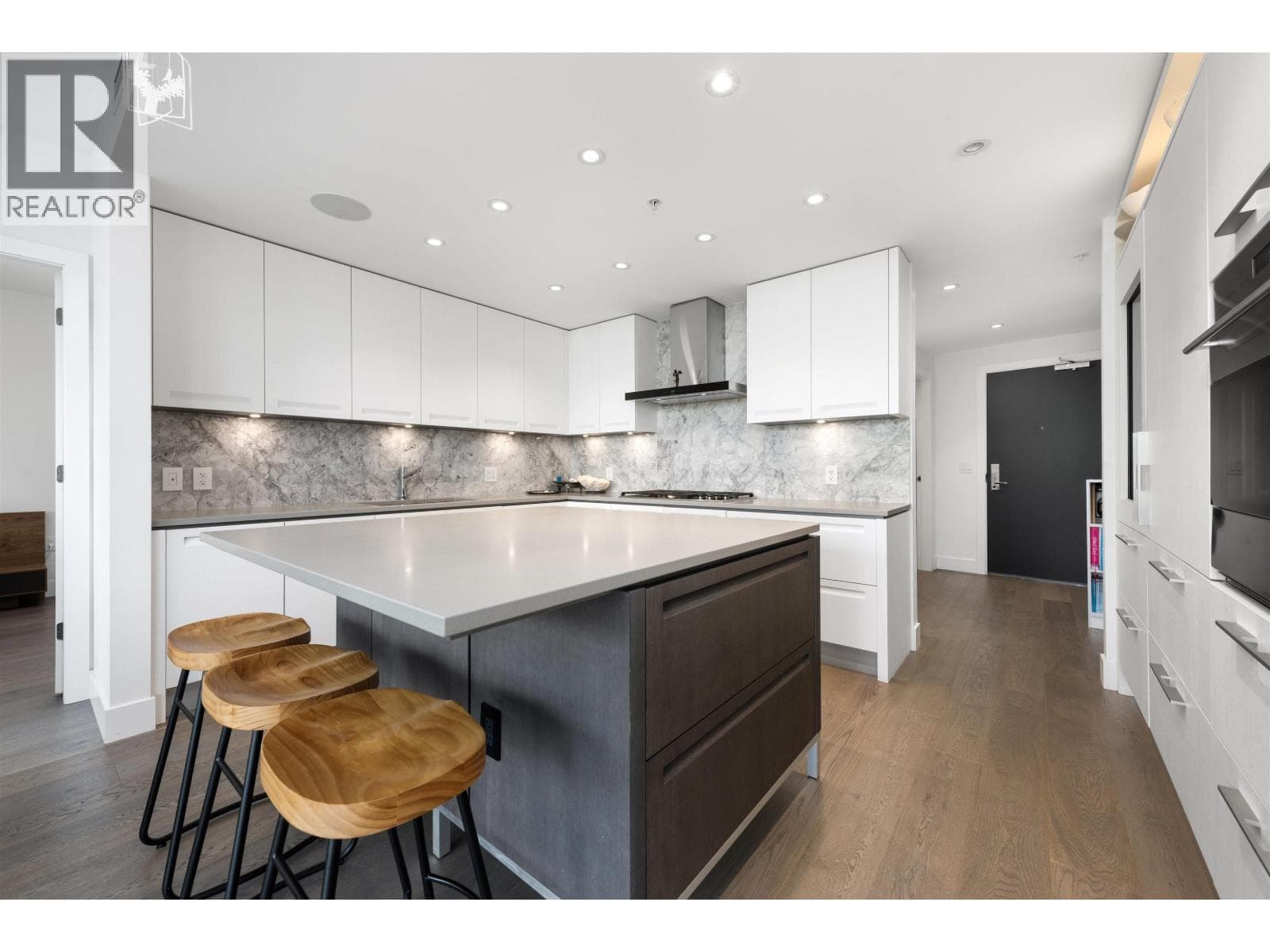 310 6333 W BOULEVARD photo 2