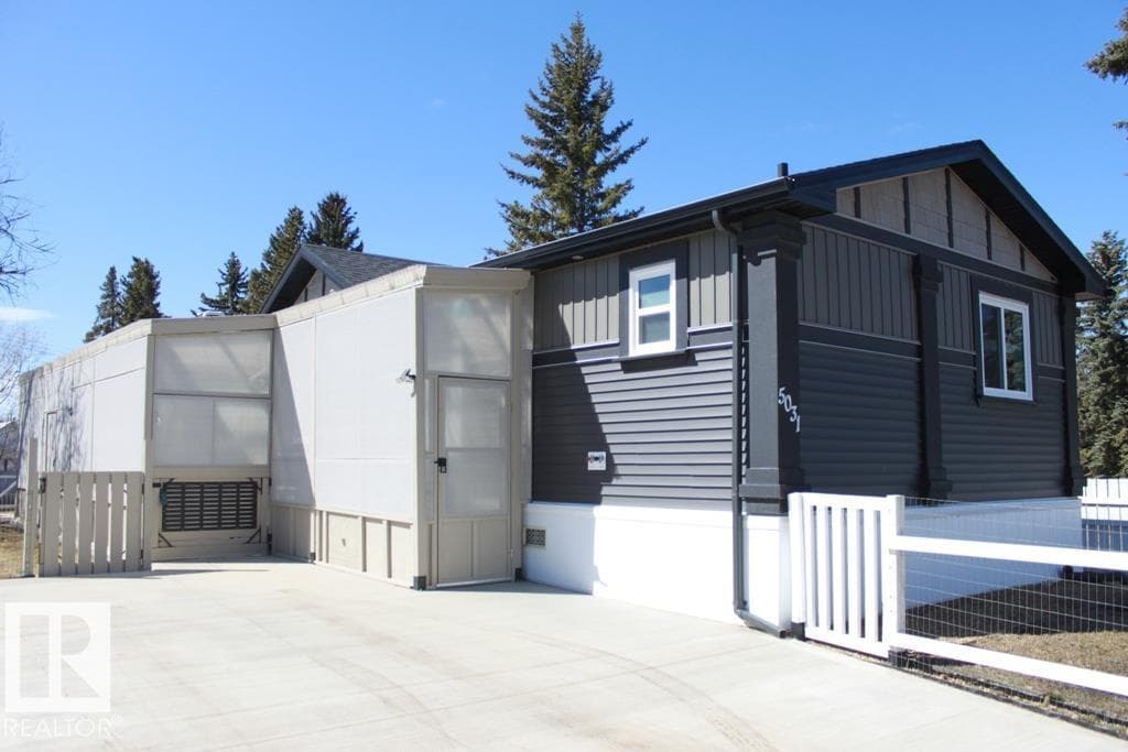 5031 55 AV photo 4