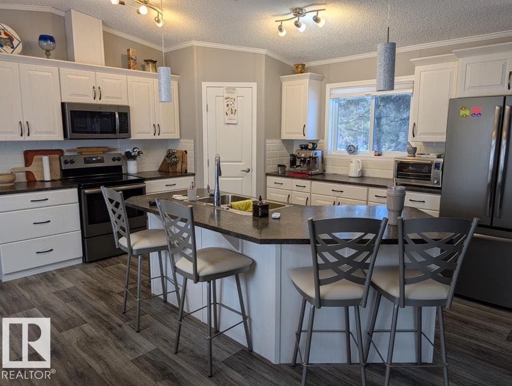 5031 55 AV photo 5