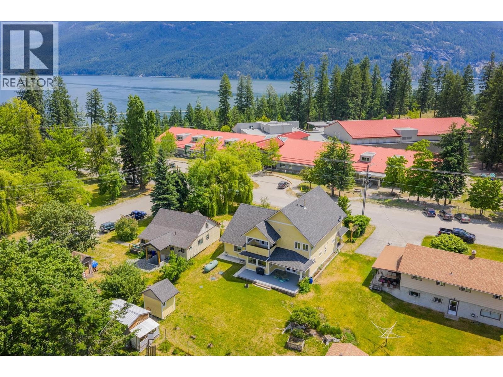 4 bed 3 bath single family at 509 6th Street — $860,000