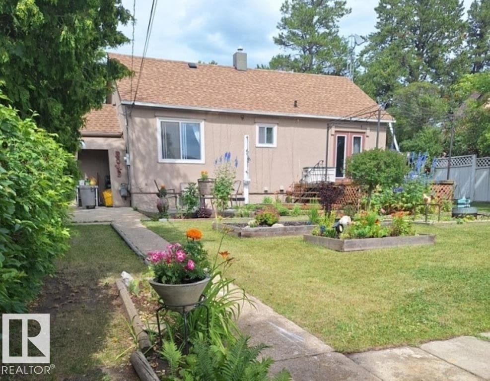 4811 49 AV photo 2
