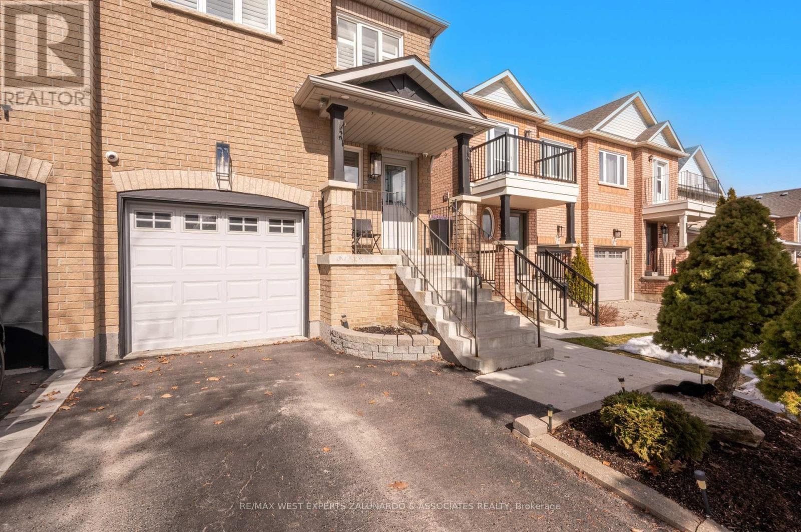 24 MANORWOOD COURT photo 4
