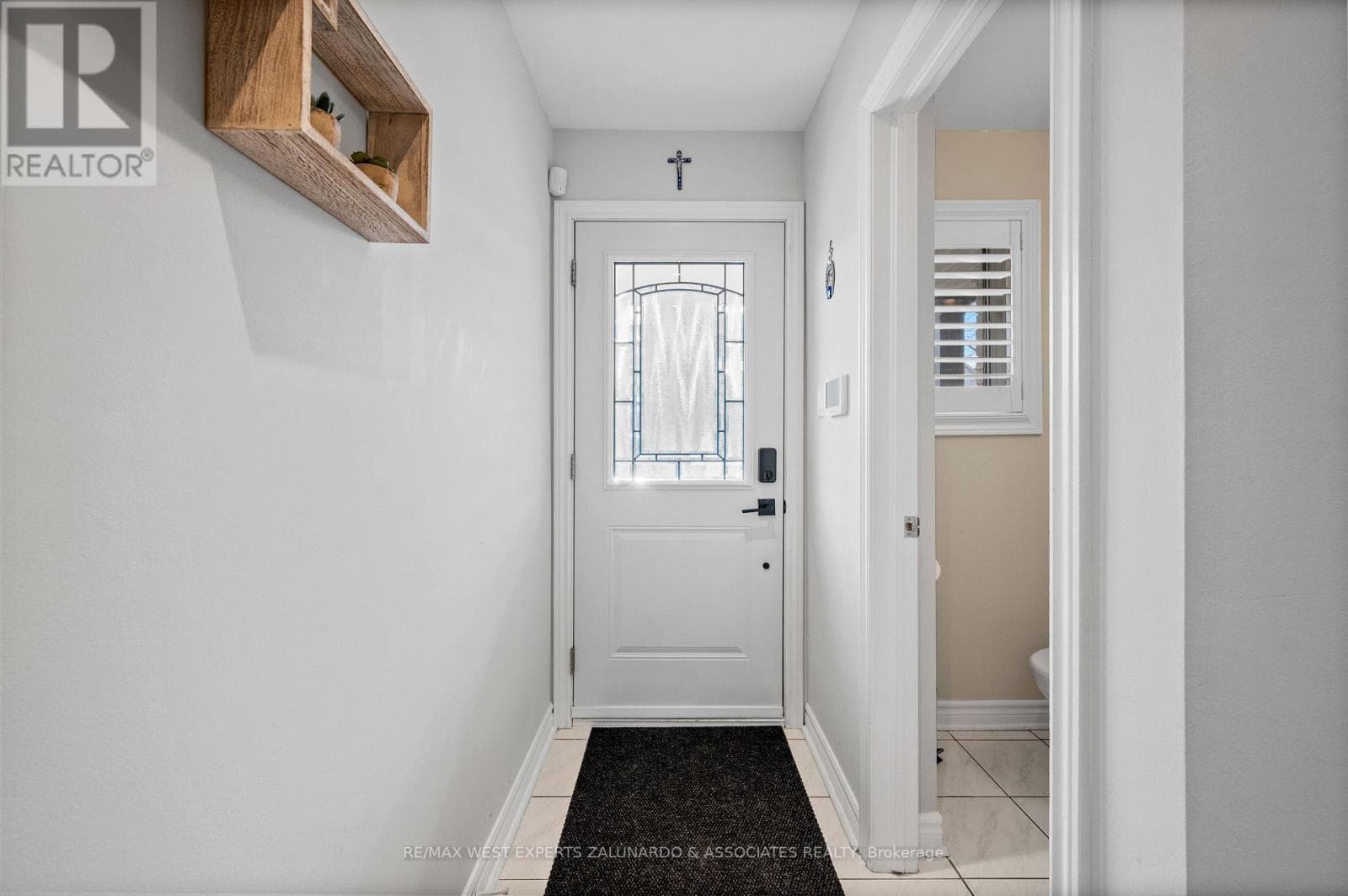 24 MANORWOOD COURT photo 5