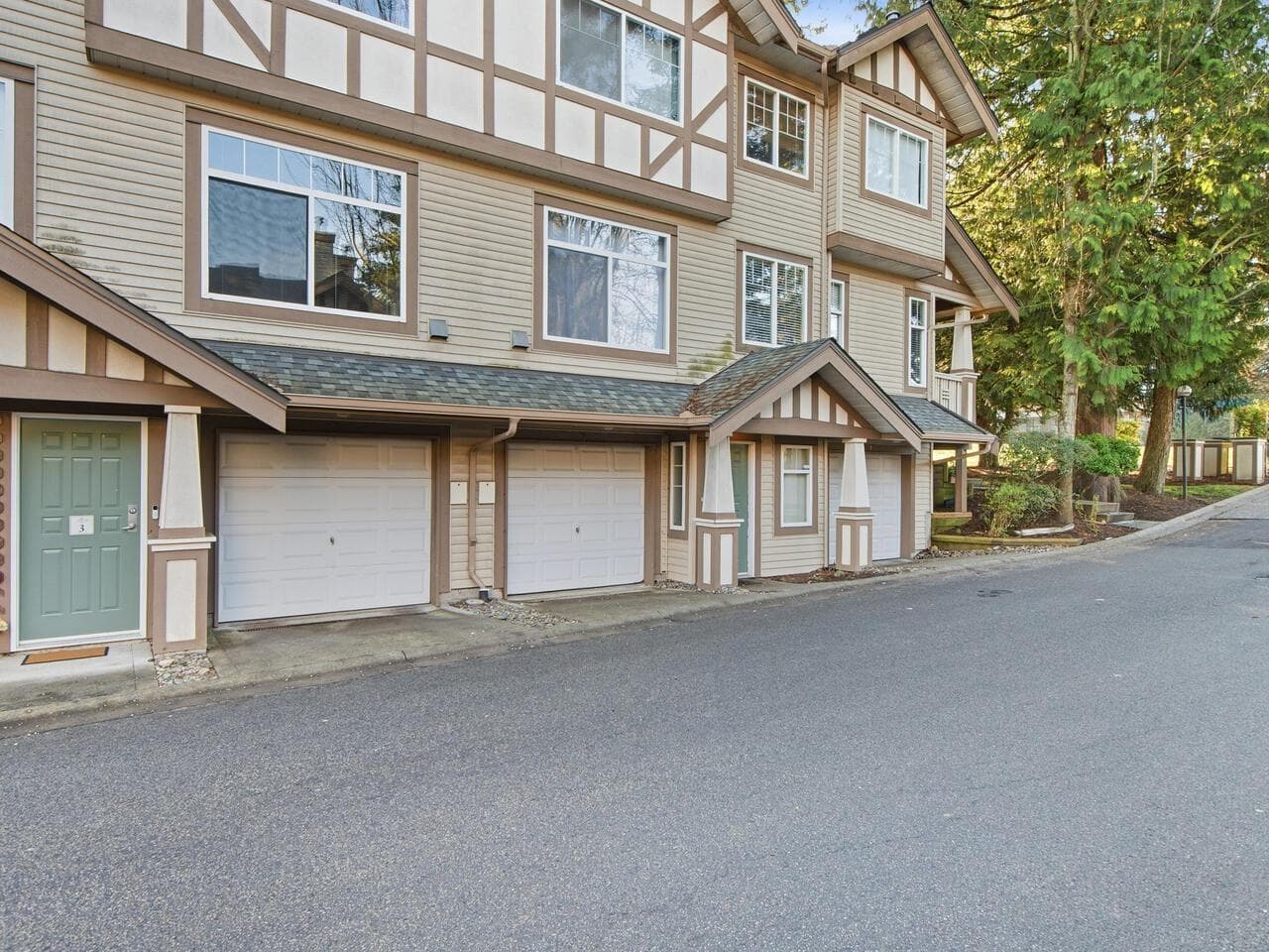 3 2678 KING GEORGE BOULEVARD photo 2