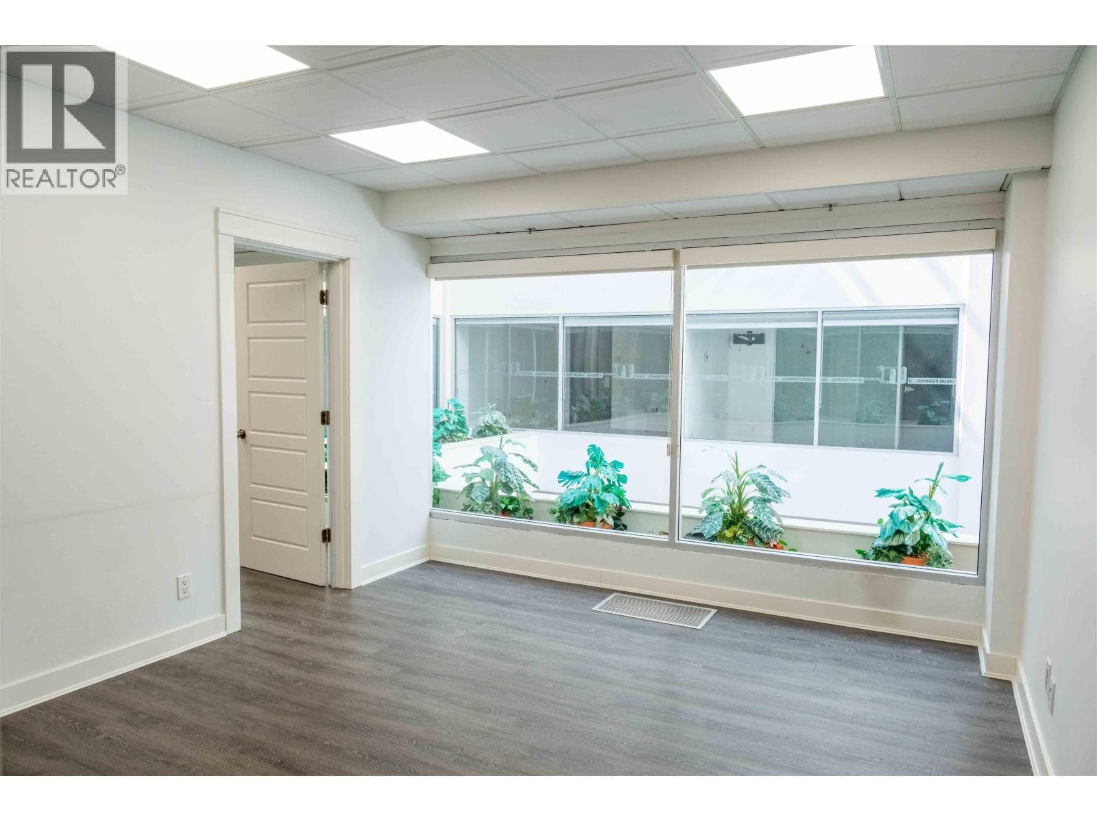 246 515 W PENDER STREET photo 2