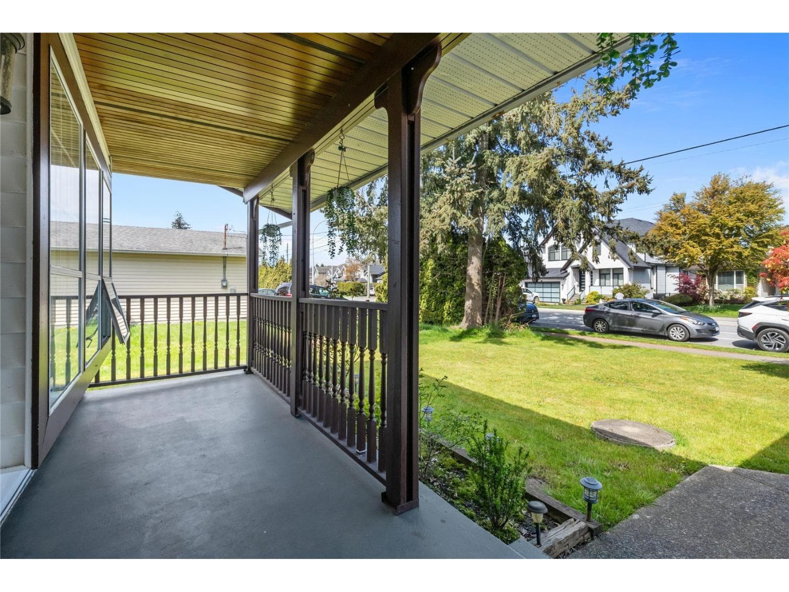 16954 60 AVENUE photo 2