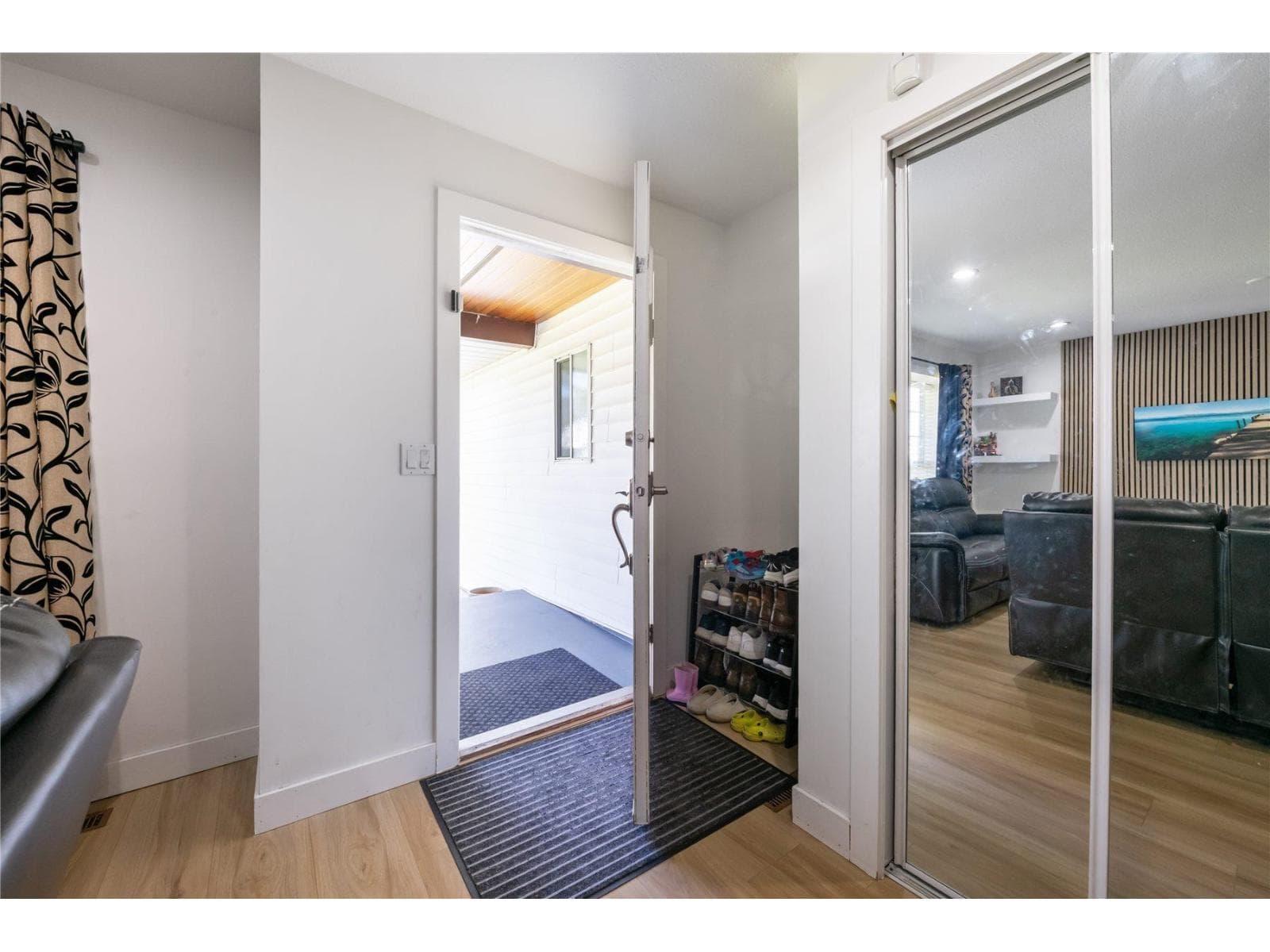 16954 60 AVENUE photo 3
