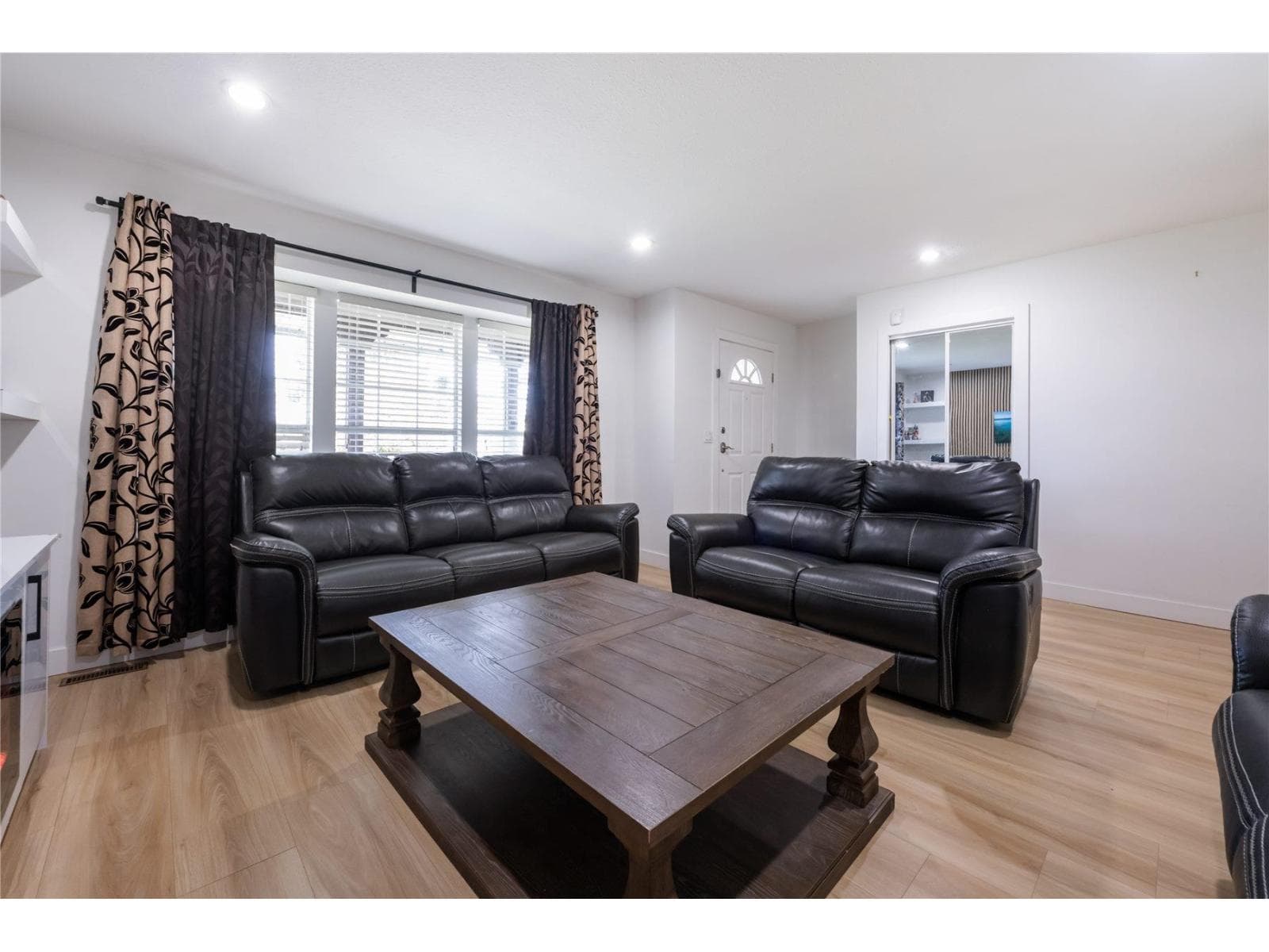 16954 60 AVENUE photo 4