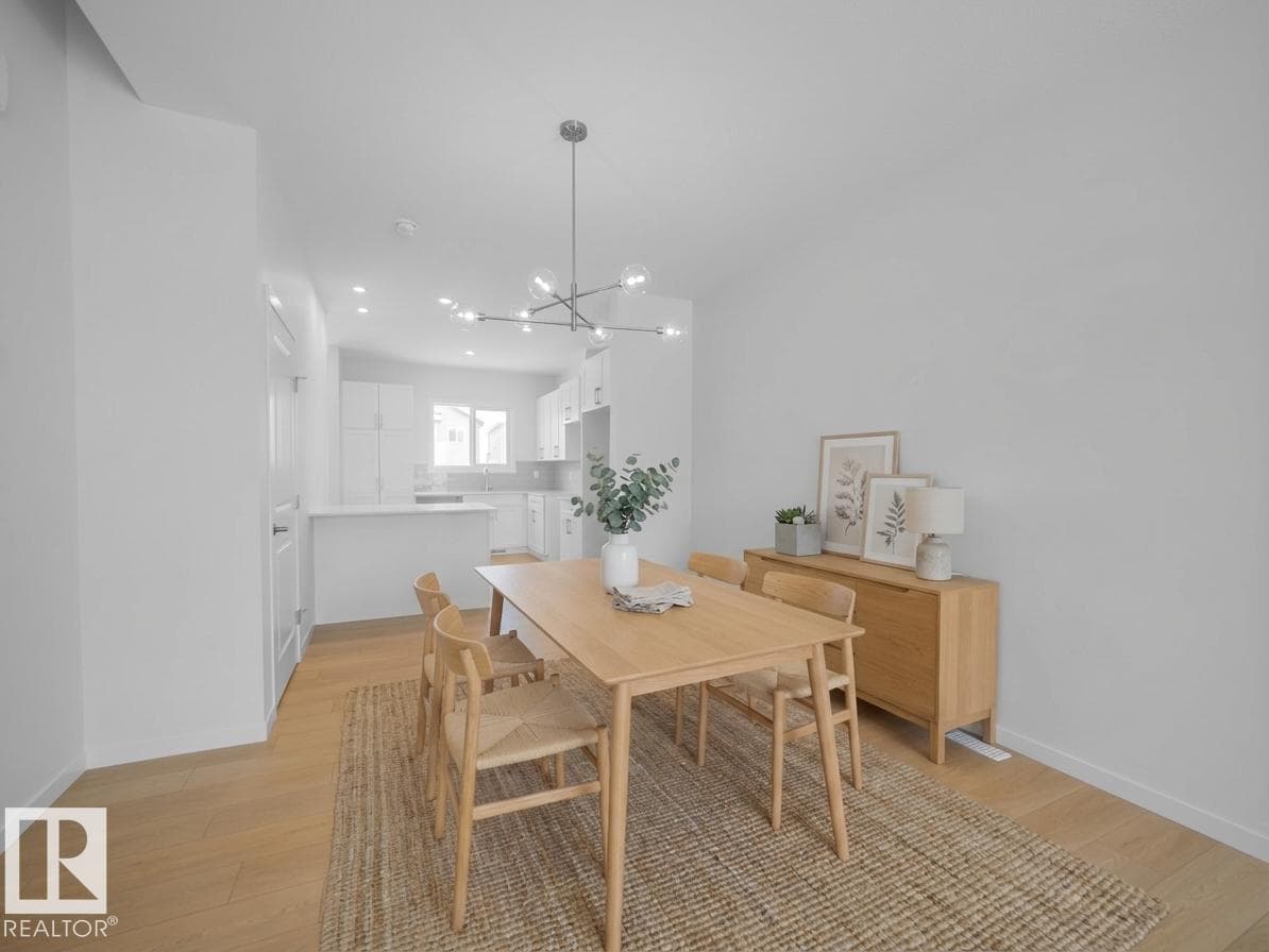 1032 14 AV NW photo 3