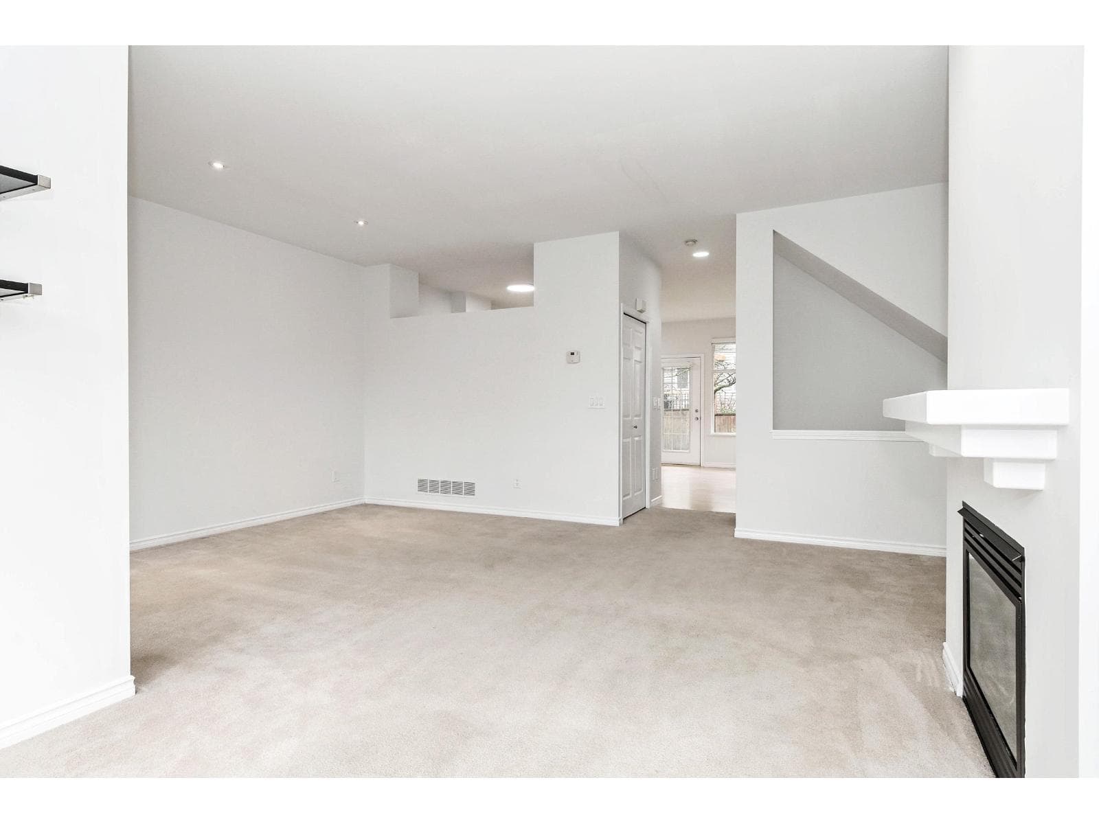 28 14959 58 AVENUE photo 5