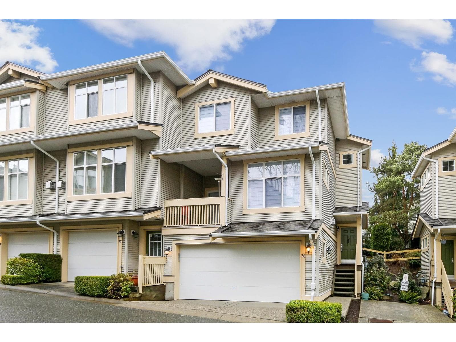 28 14959 58 AVENUE photo 2