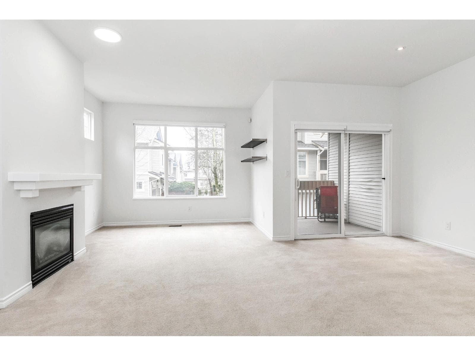 28 14959 58 AVENUE photo 3