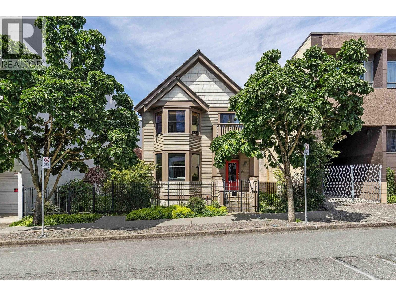 33 E 6TH AVENUE photo 2