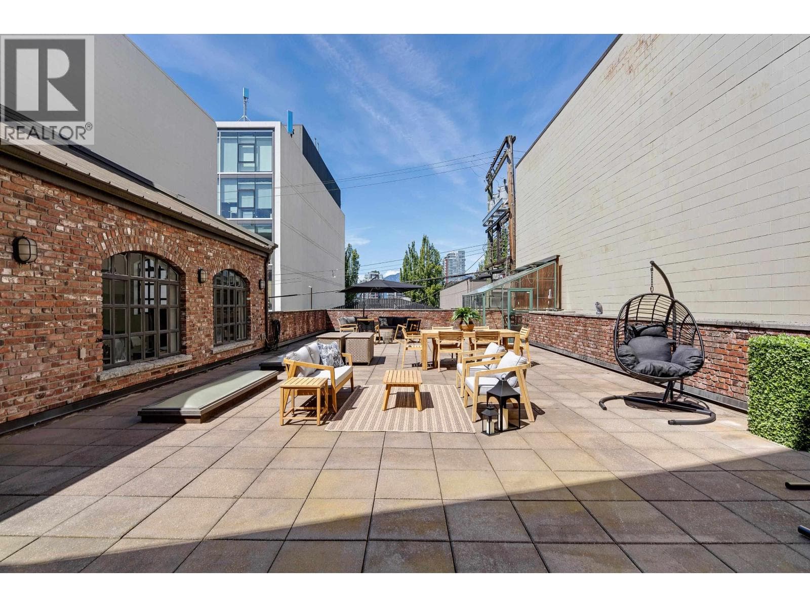 33 E 6TH AVENUE photo 3