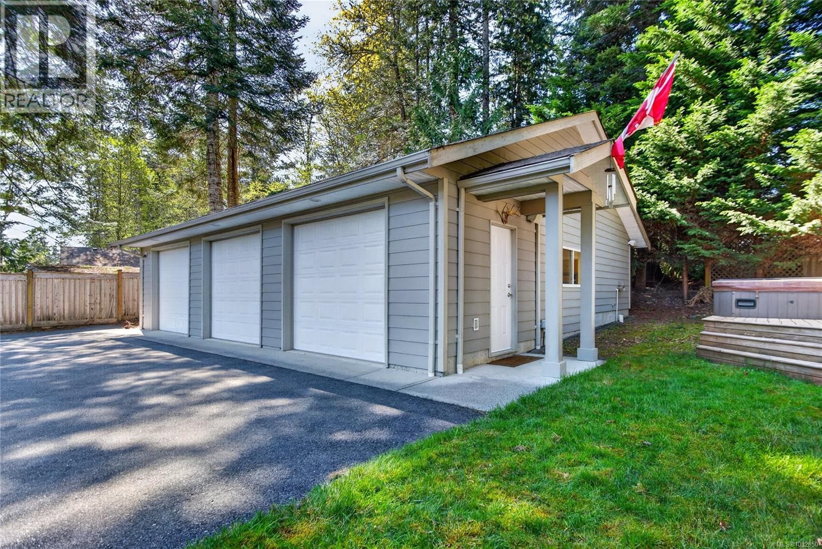 4594 Maple Guard Dr photo 3