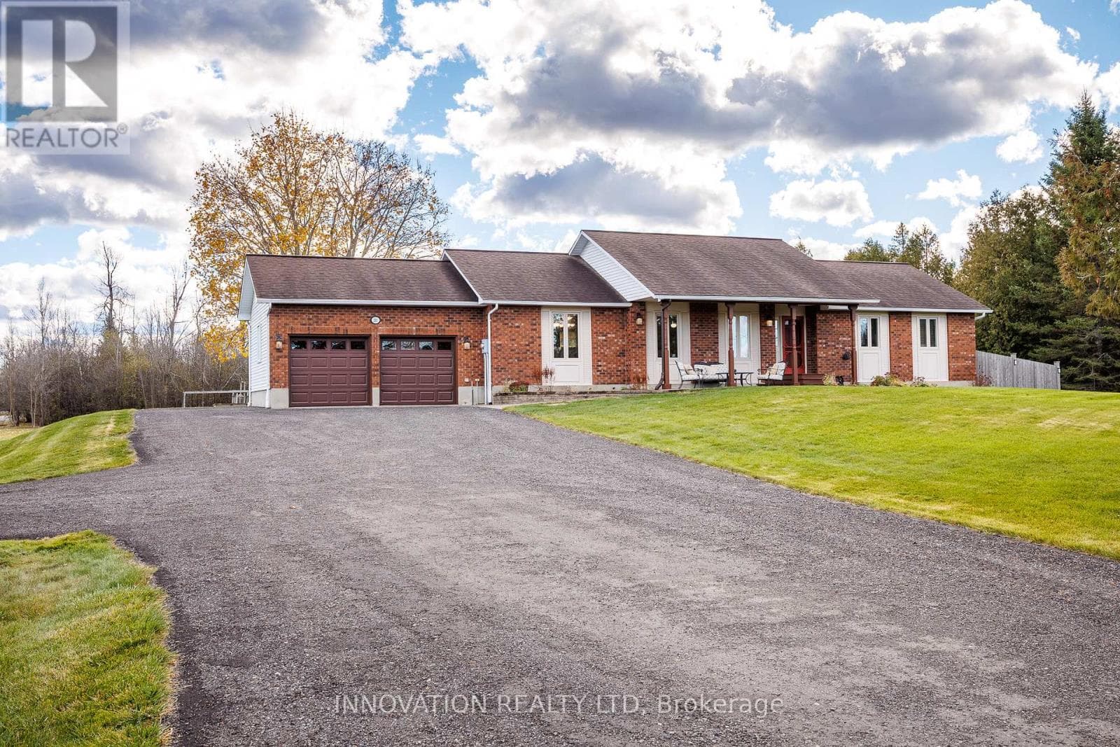 201 GREYSTONE CRESCENT photo 2