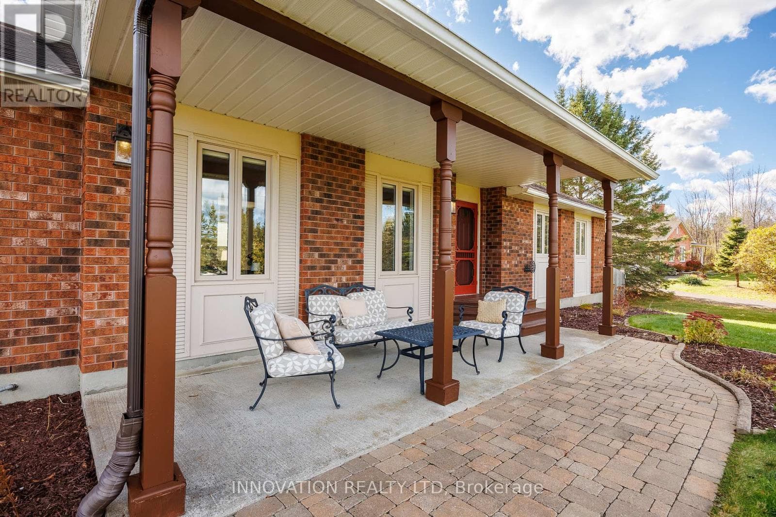 201 GREYSTONE CRESCENT photo 3