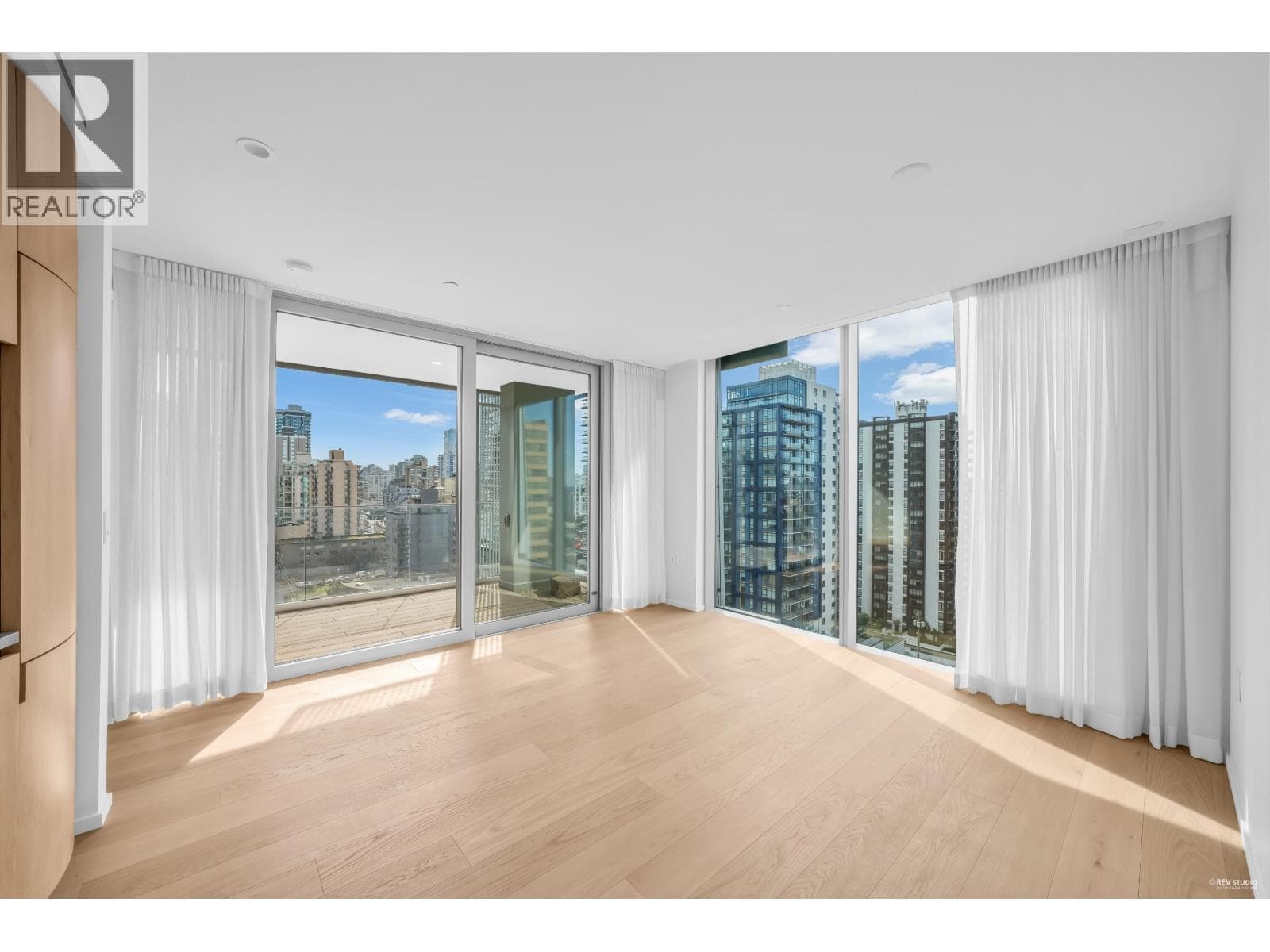 1704 1568 ALBERNI STREET photo 3