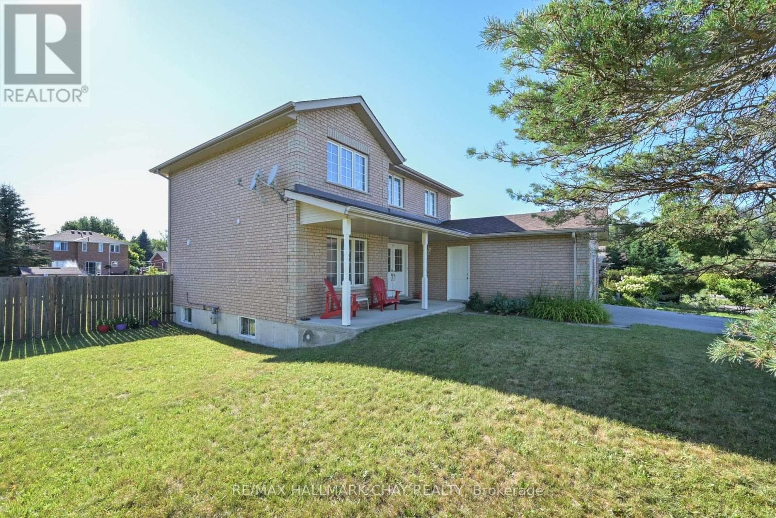 16 BRIAN CRESCENT photo 3