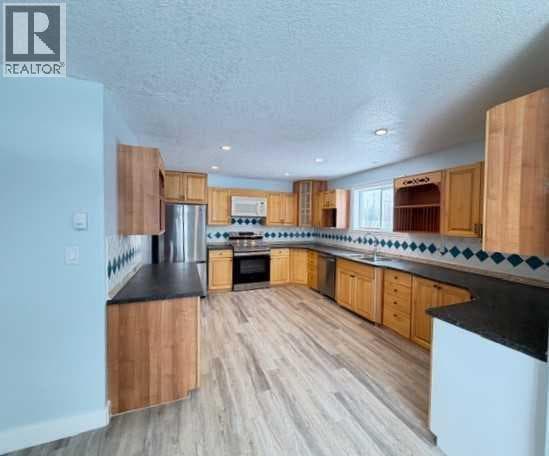 4230 Caribou Crescent photo 4