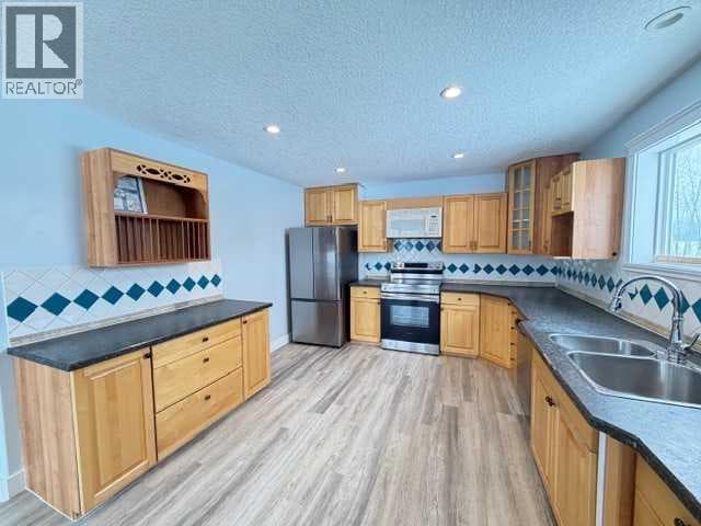 4230 Caribou Crescent photo 5