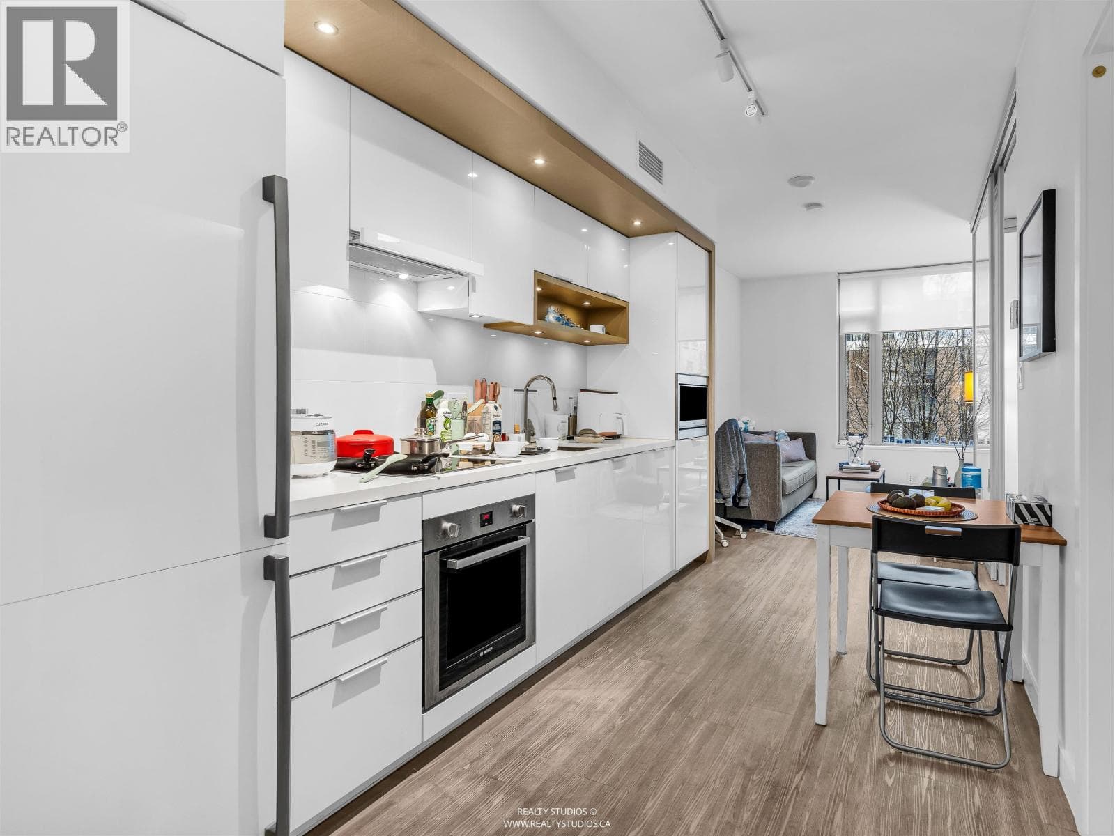 203 1661 QUEBEC STREET photo 4