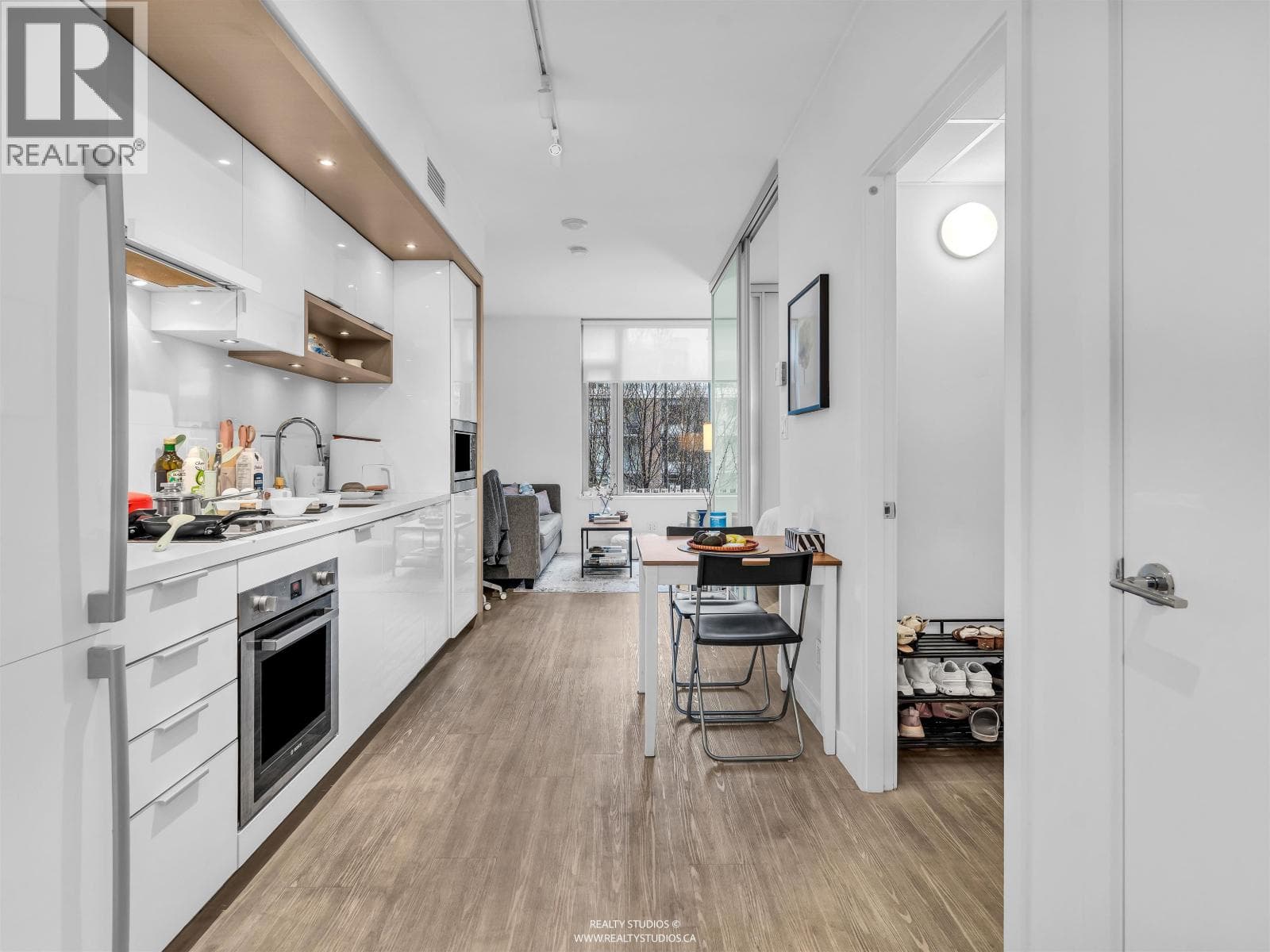 203 1661 QUEBEC STREET photo 5