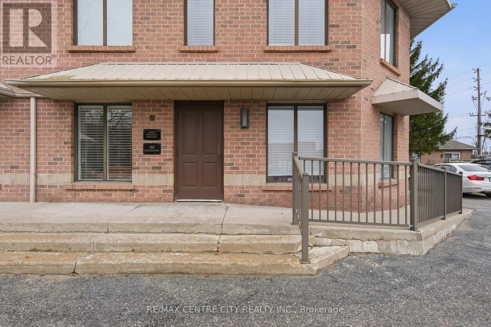 5 - 630 WHARNCLIFFE ROAD S photo 5