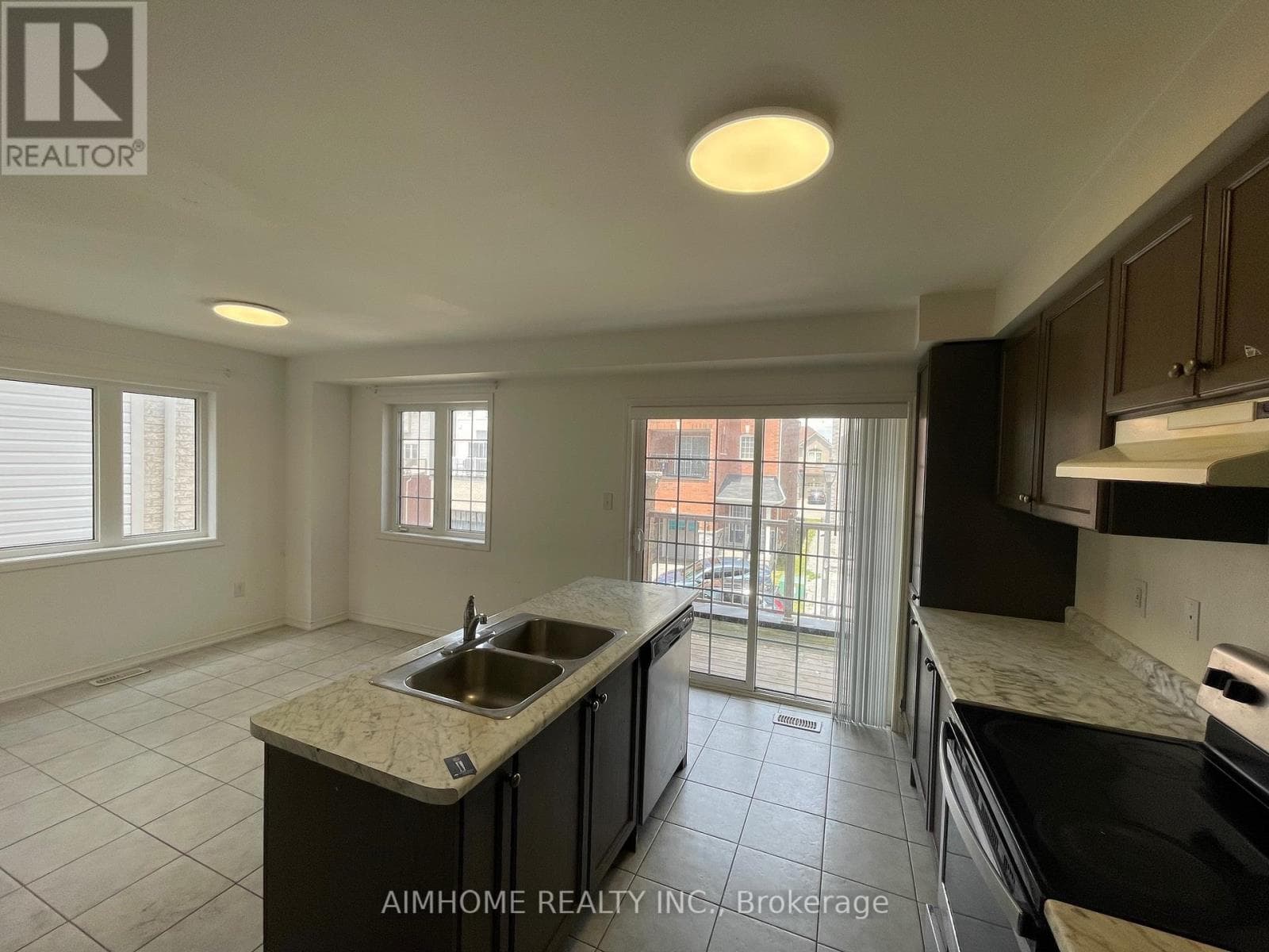 92 AINLEY ROAD photo 4