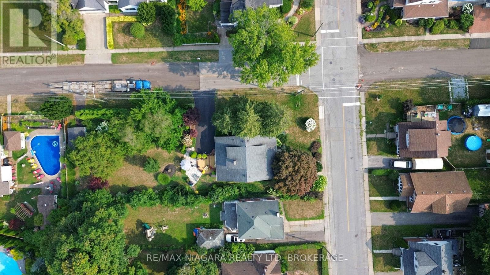 5761 PRINCE EDWARD AVENUE photo 2