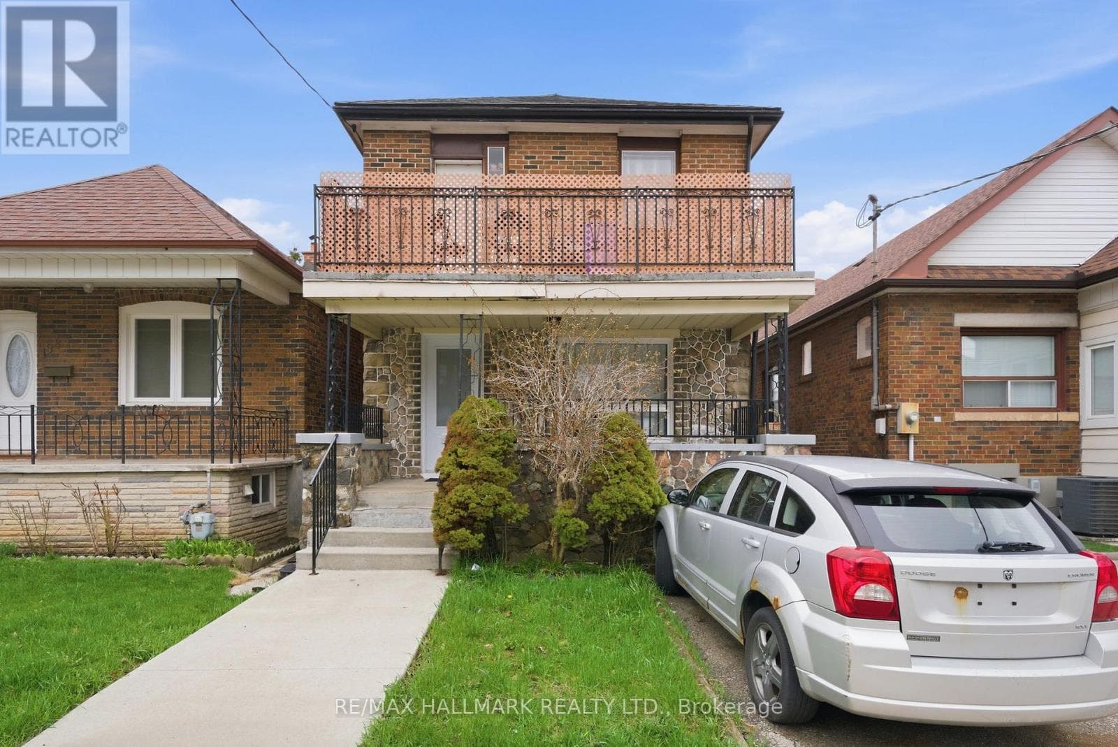 196 LIVINGSTONE AVENUE photo 4