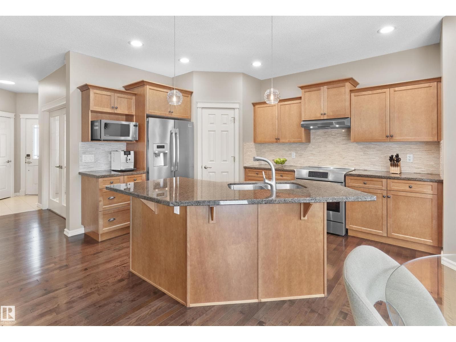 4903 213 ST NW photo 5