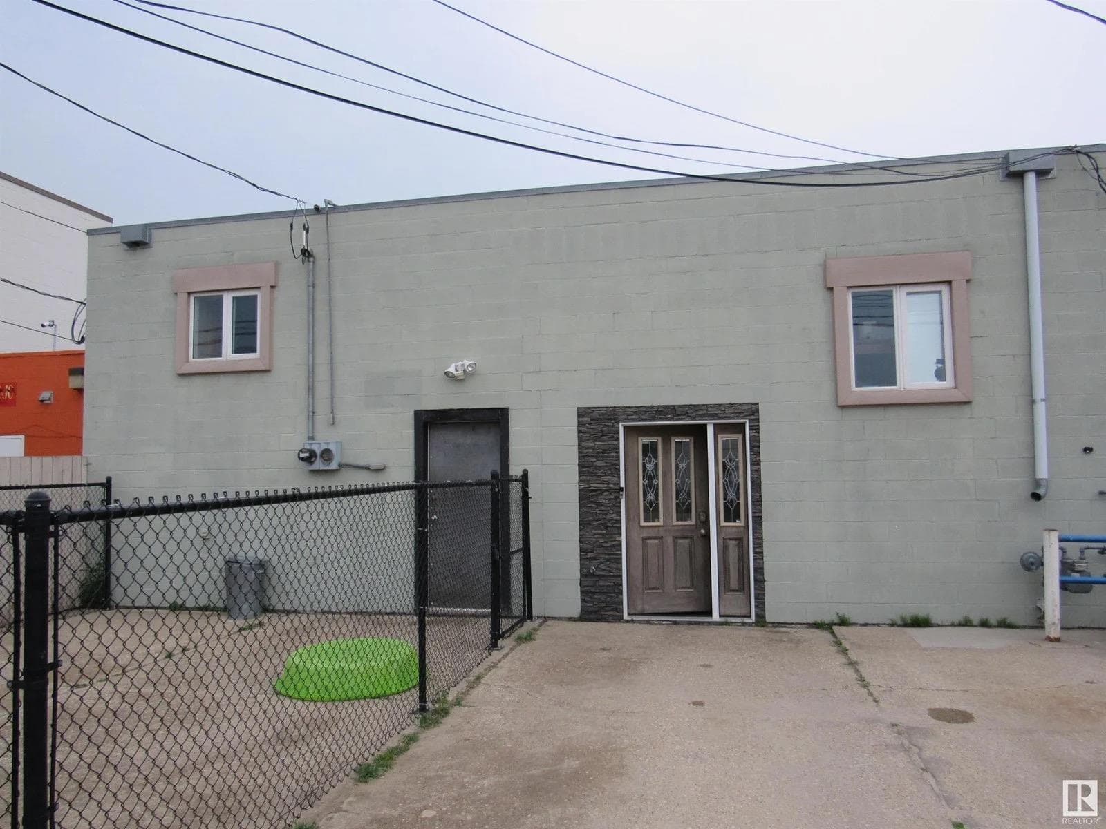 5023  50 St photo 5