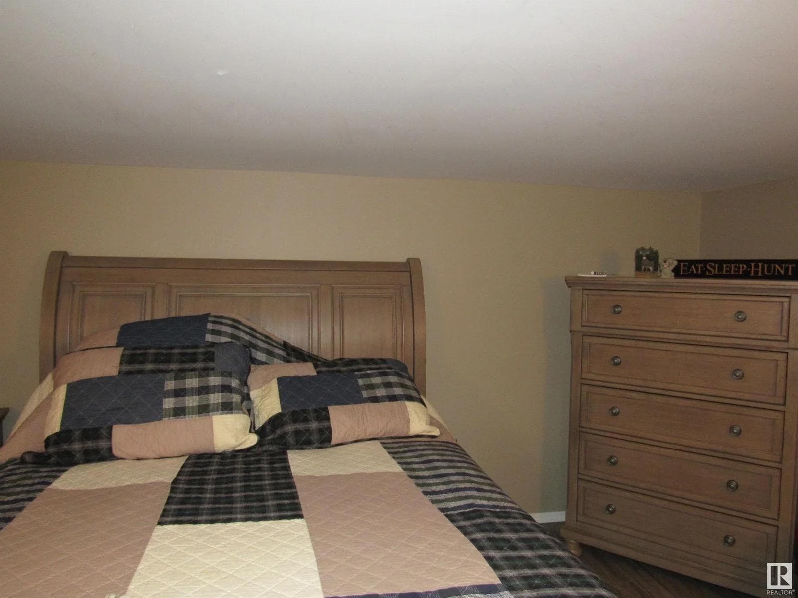 5023  50 St photo 10