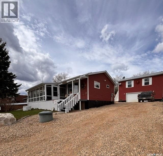 4 bed 3 bath single family at 113 Poplar CRESCENT — $410,000