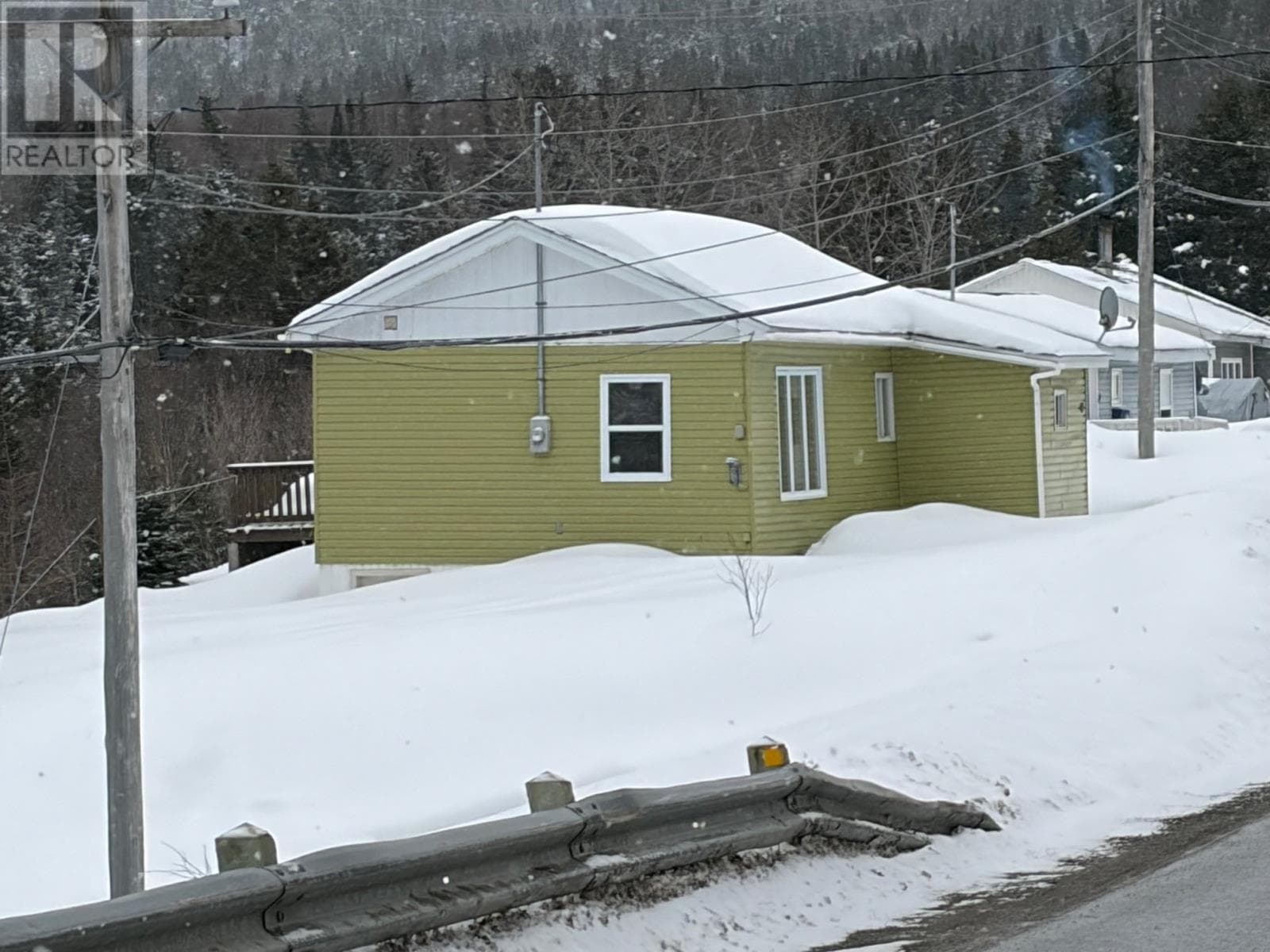 47 Hillview Drive photo 2