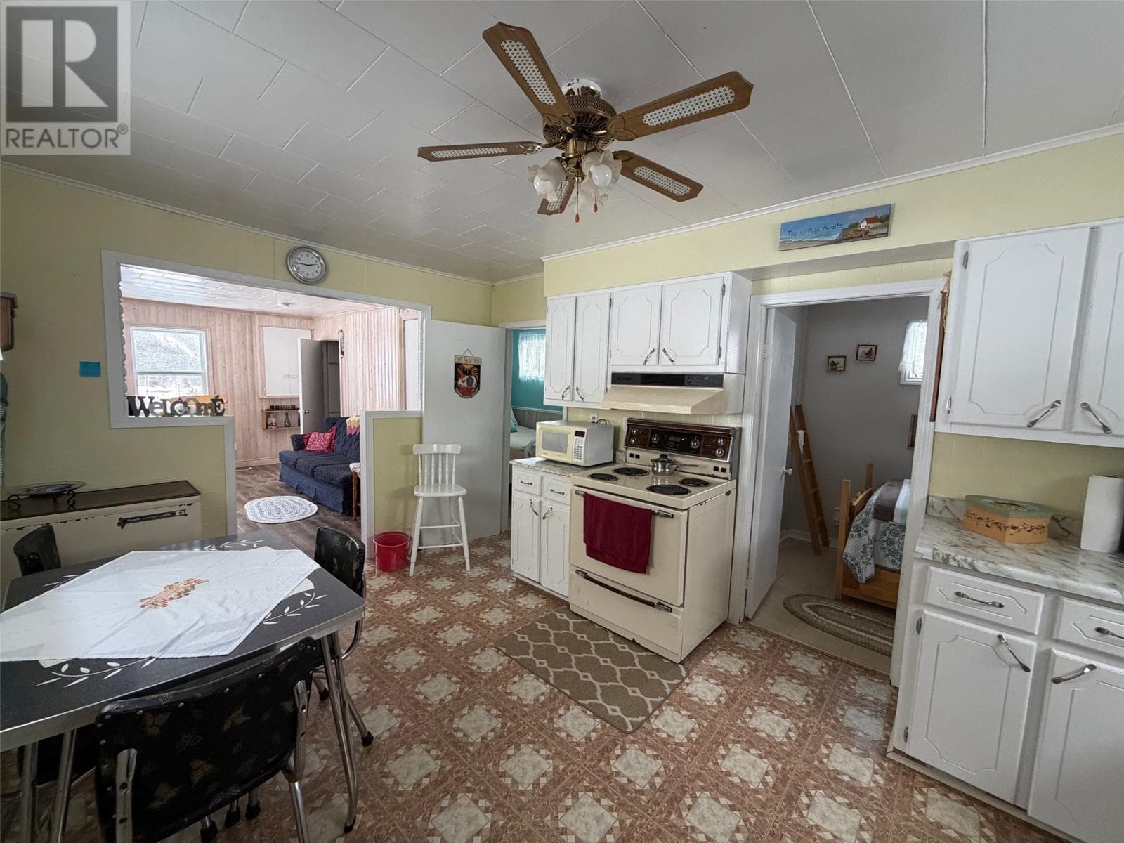 47 Hillview Drive photo 4