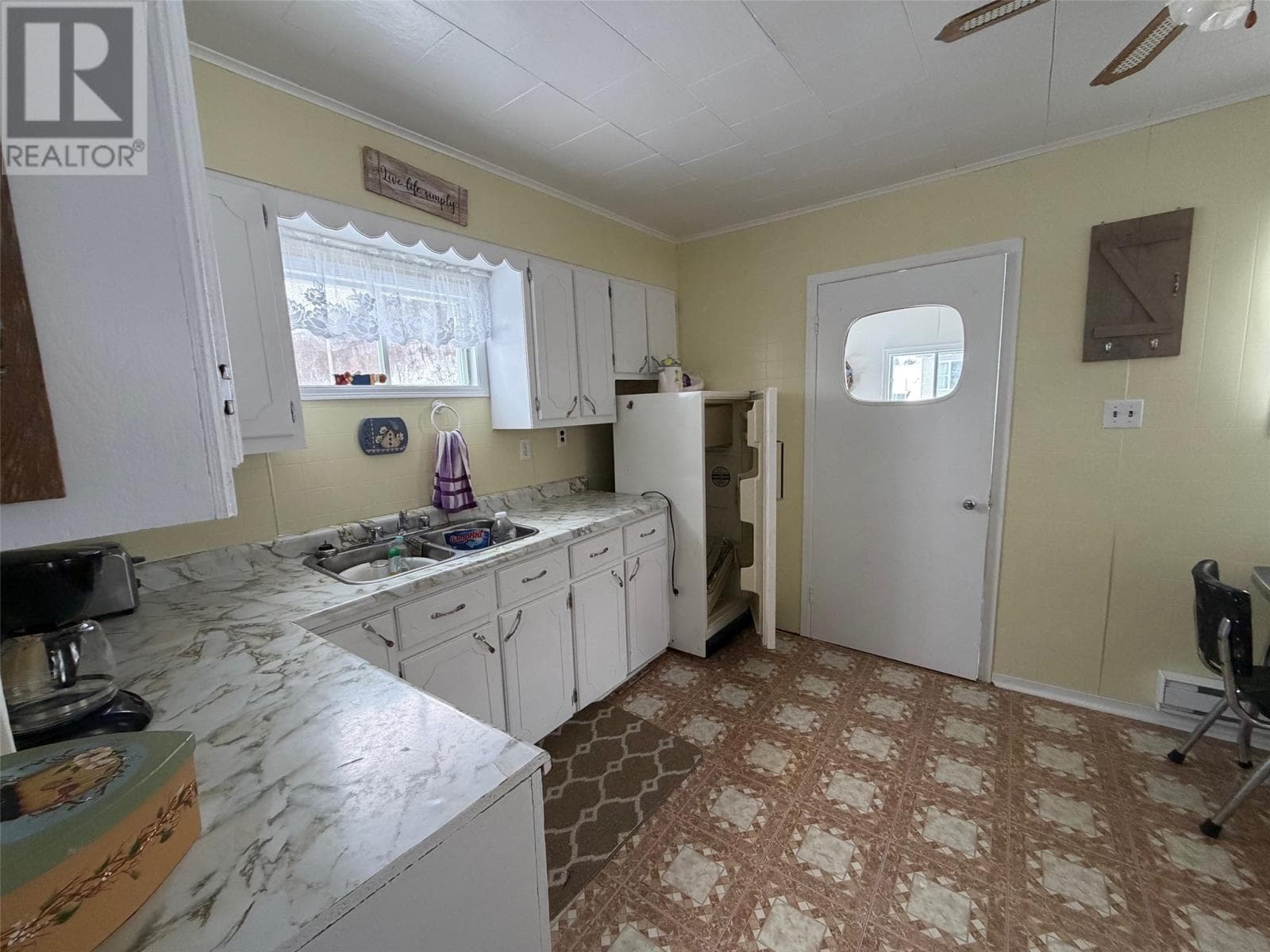 47 Hillview Drive photo 5