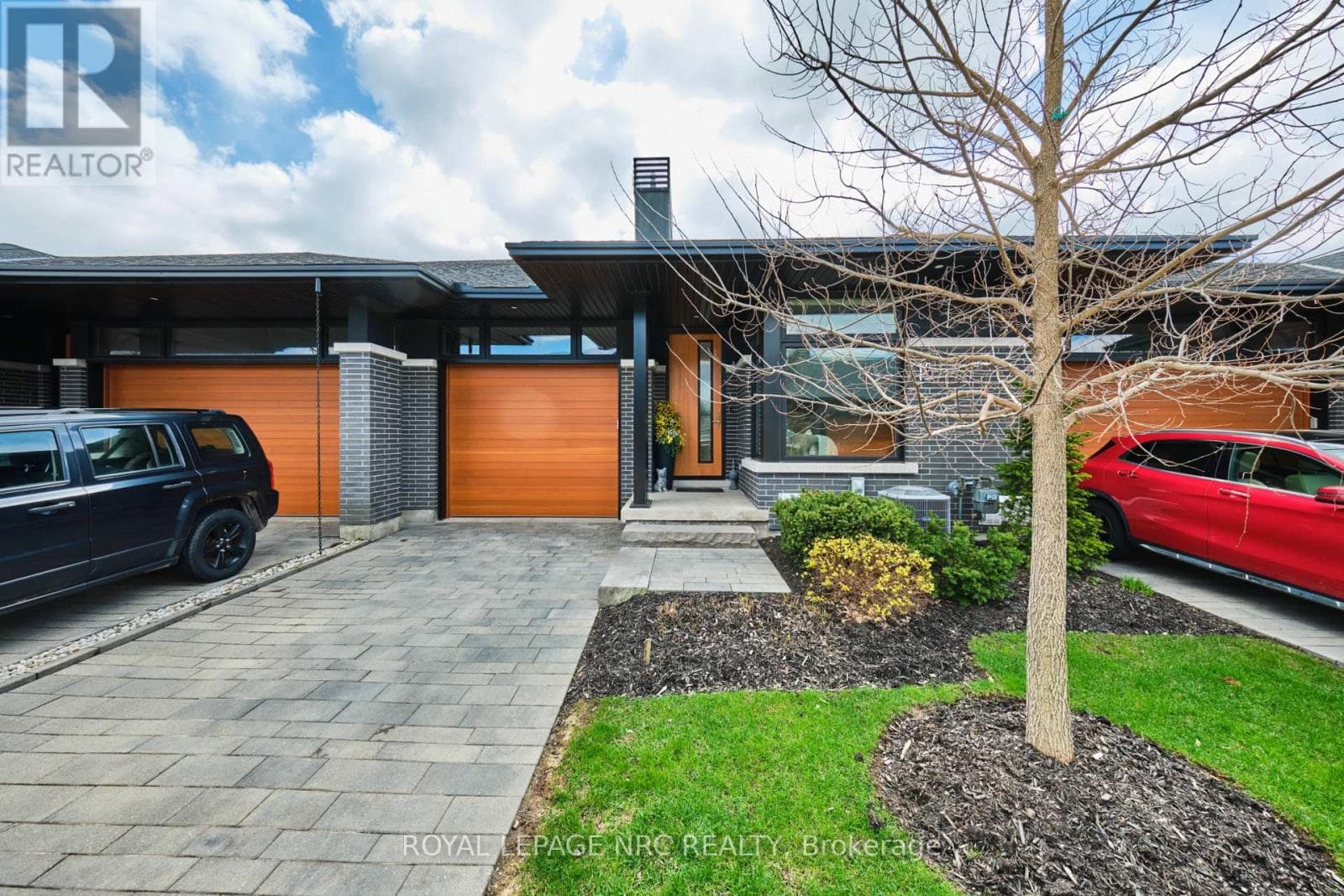 2 bed 3 bath single family at 15 TALIESIN TRAIL — $829,900