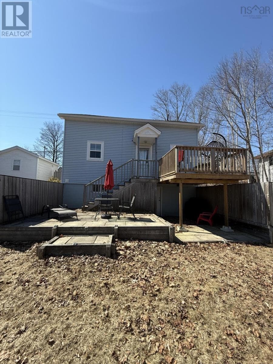 114 Hawthorne Street photo 3