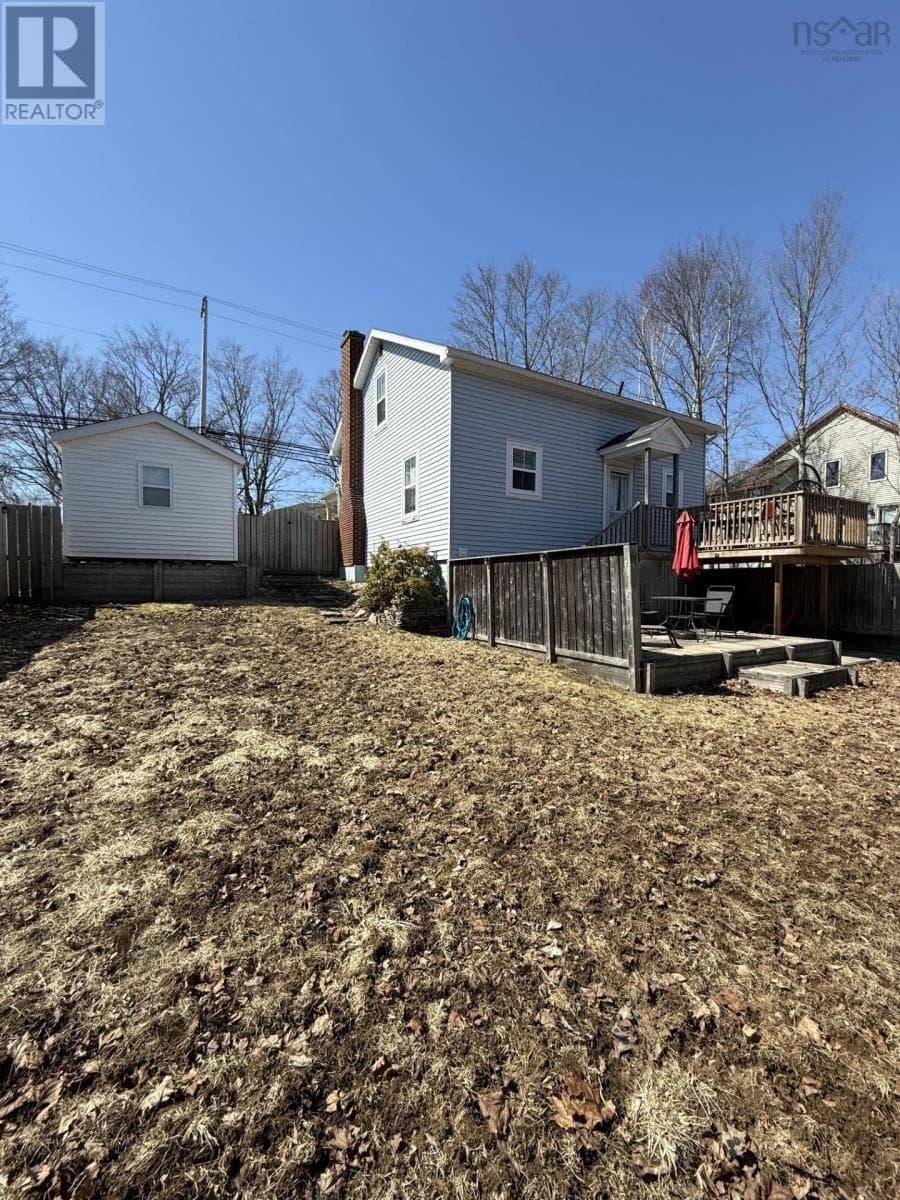 114 Hawthorne Street photo 2