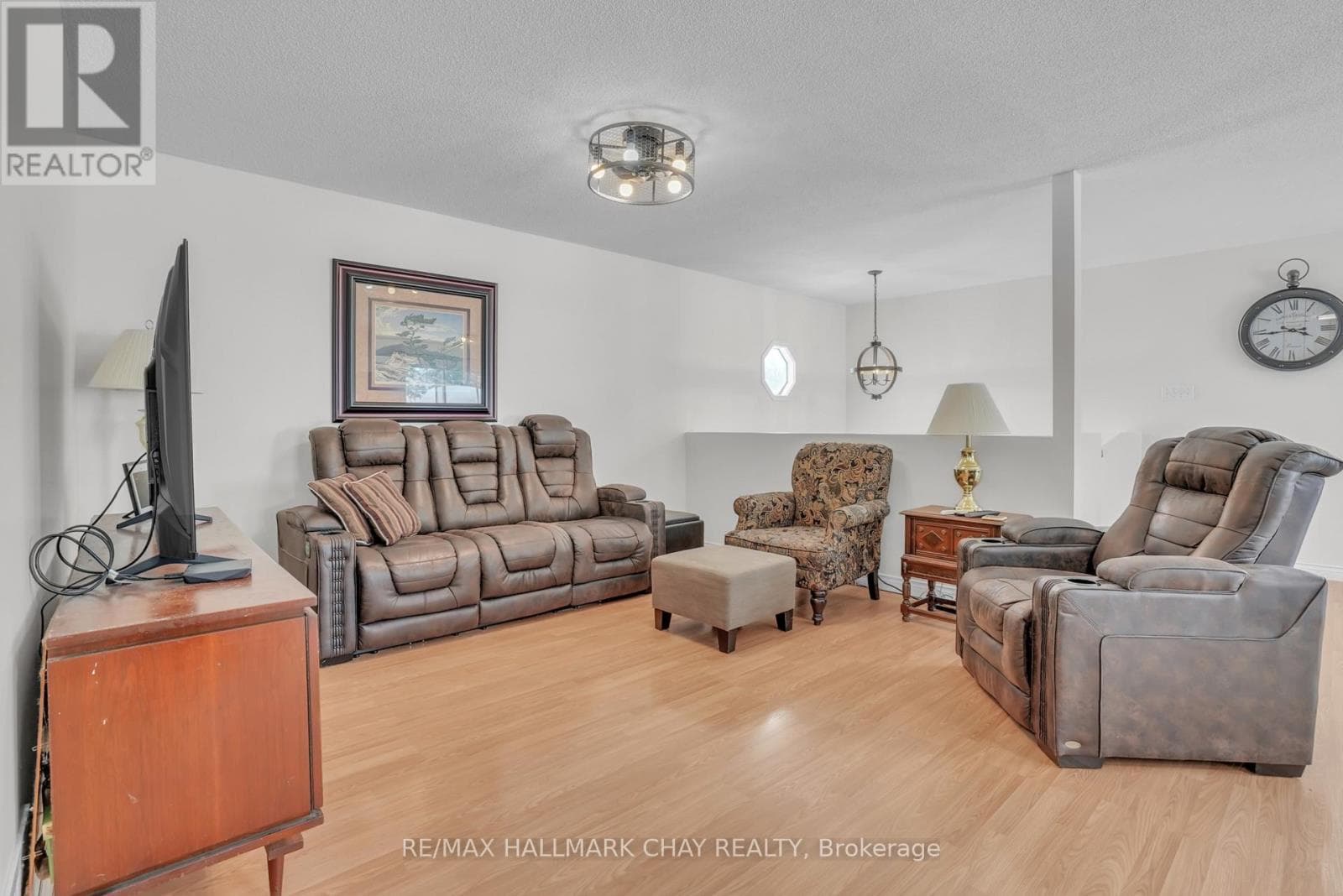 149 OSBORNE STREET photo 4