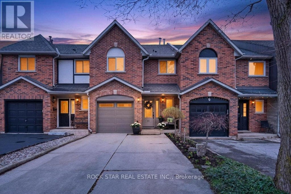 3 bed 3 bath single family at 7 PERTHSHIRE COURT — $699,900