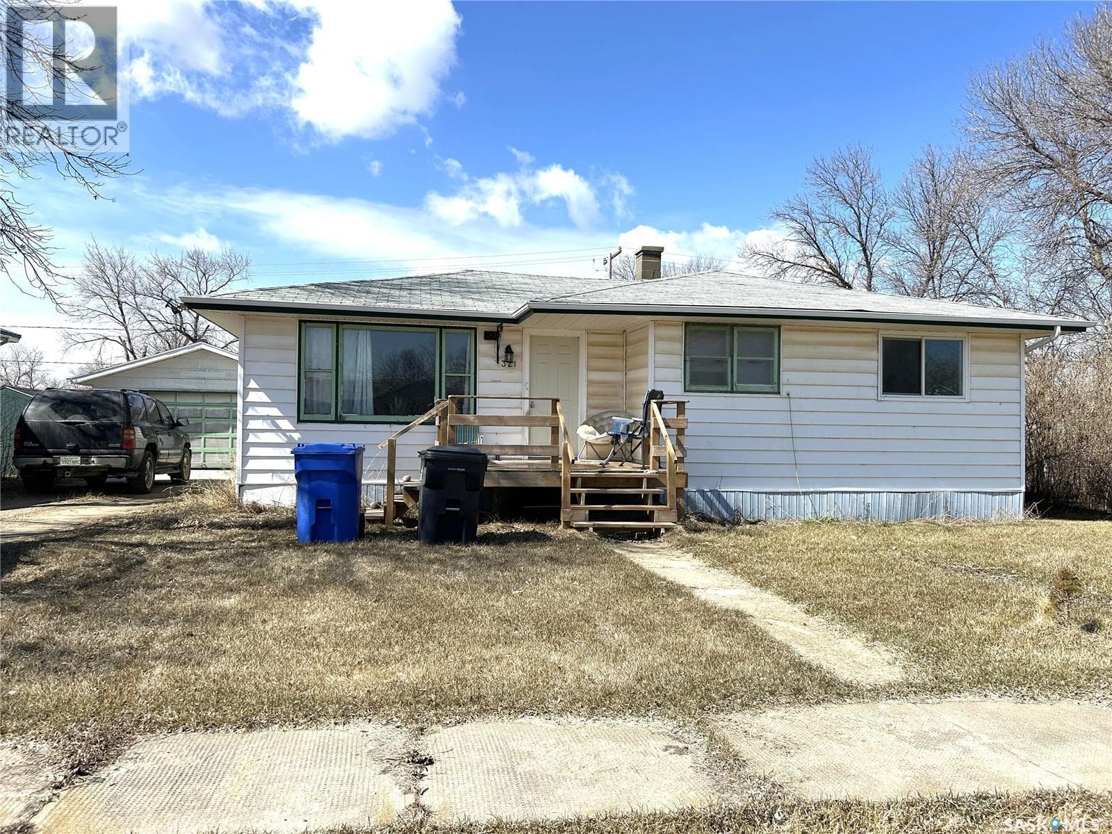 3 bed 1 bath single family at 321 3rd STREET — $90,000