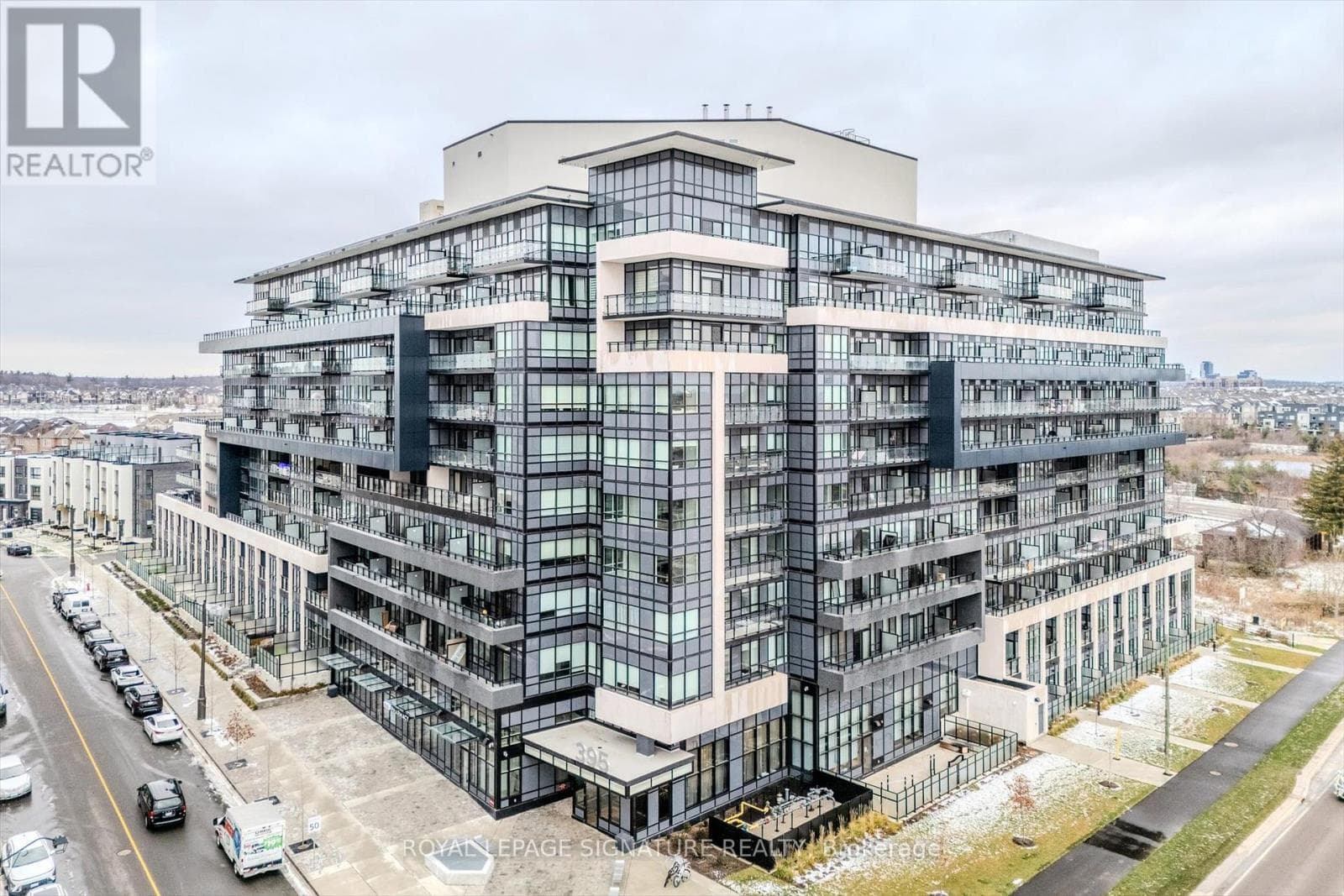 2 bed 2 bath single family at 132 - 395 DUNDAS STREET W — $499,000
