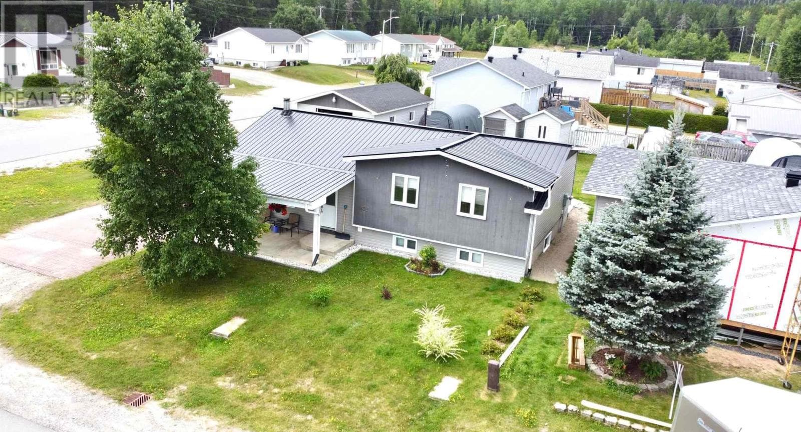 5 bed 2 bath single family at 833 Des Rosiers RUE — $320,900