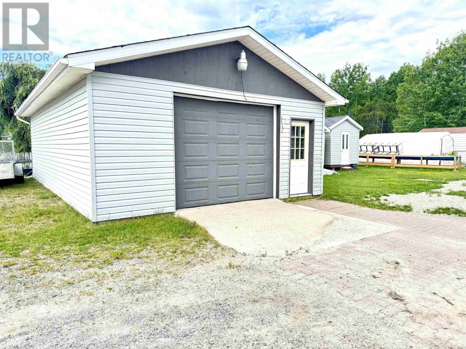 833 Des Rosiers RUE photo 4