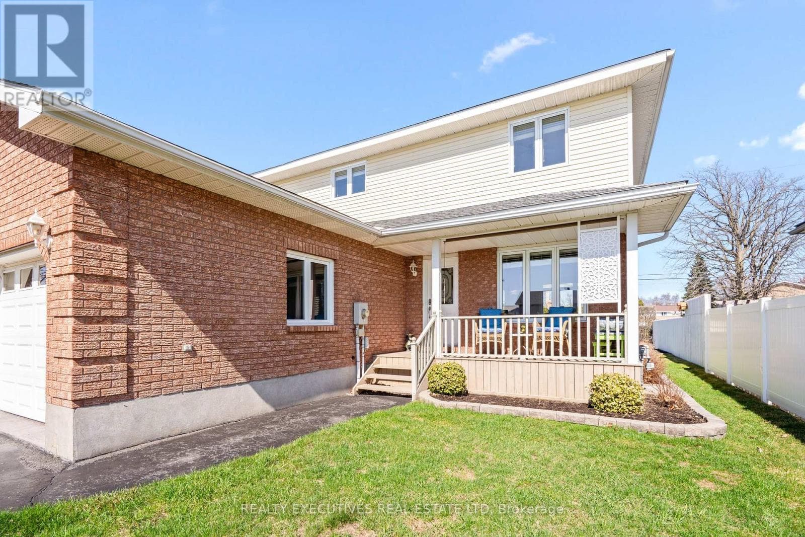 3 bed 2 bath single family at 5520 BRIDLEWOOD COURT — $449,900