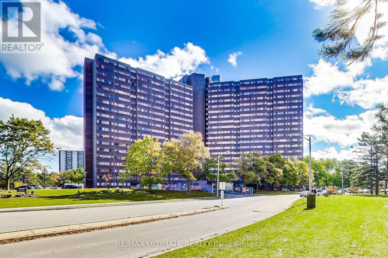 1 bed 1 bath single family at PH#11 - 11 WINCOTT DRIVE — $449,000