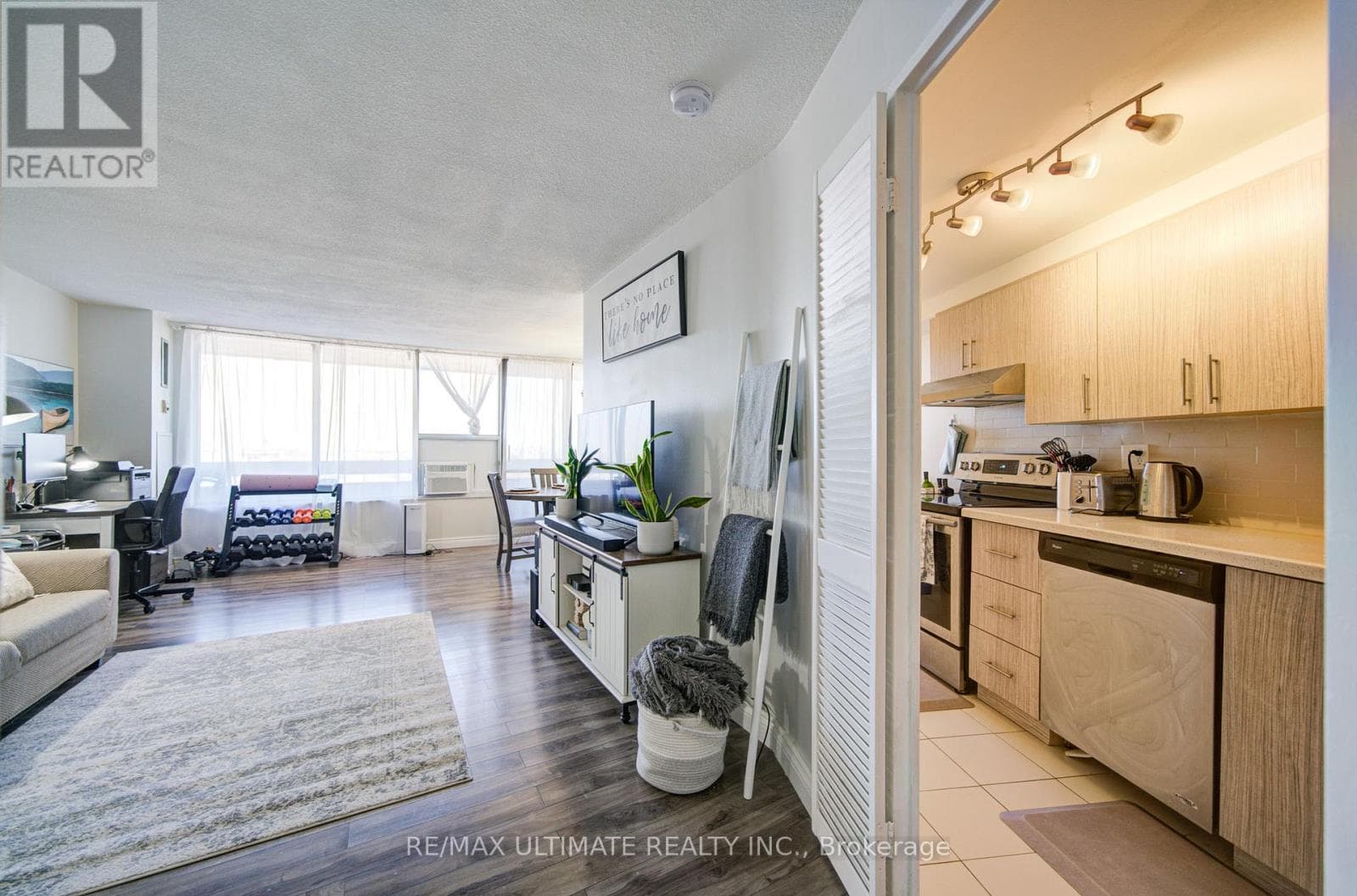 PH#11 - 11 WINCOTT DRIVE photo 5